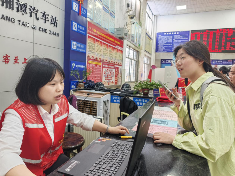 对标一流丨交织出行网 运送暖心程——湘潭 ■澳门十大棋牌排行榜最新■澳门十大棋牌排行榜推荐 交运集团“五一”运输保障纪实